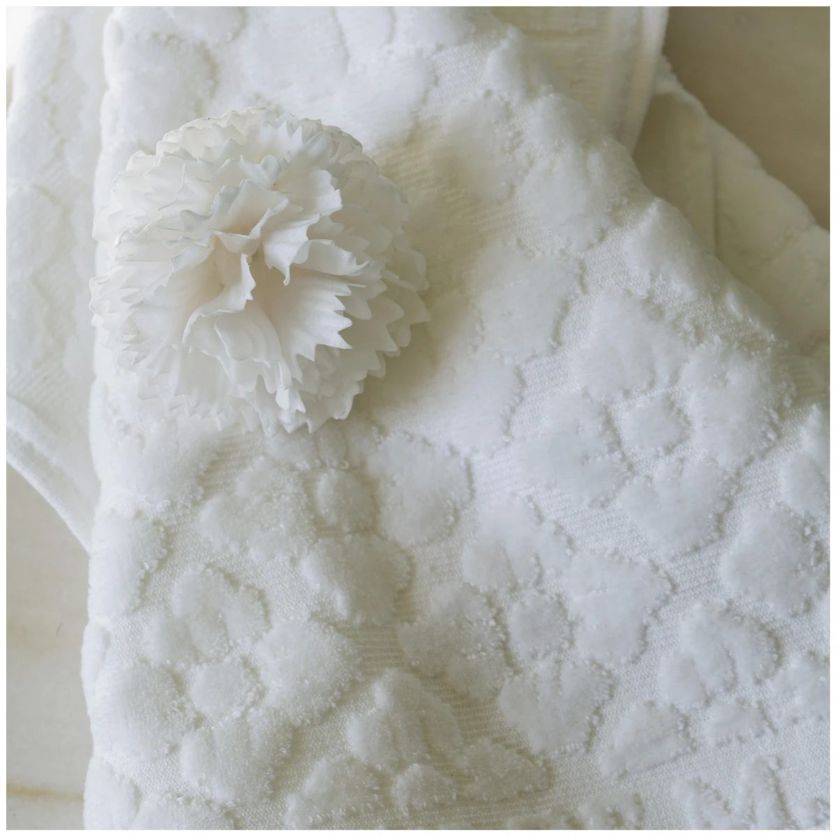 Полотенце банное Douceur Florale белое, 70x140 в Москве