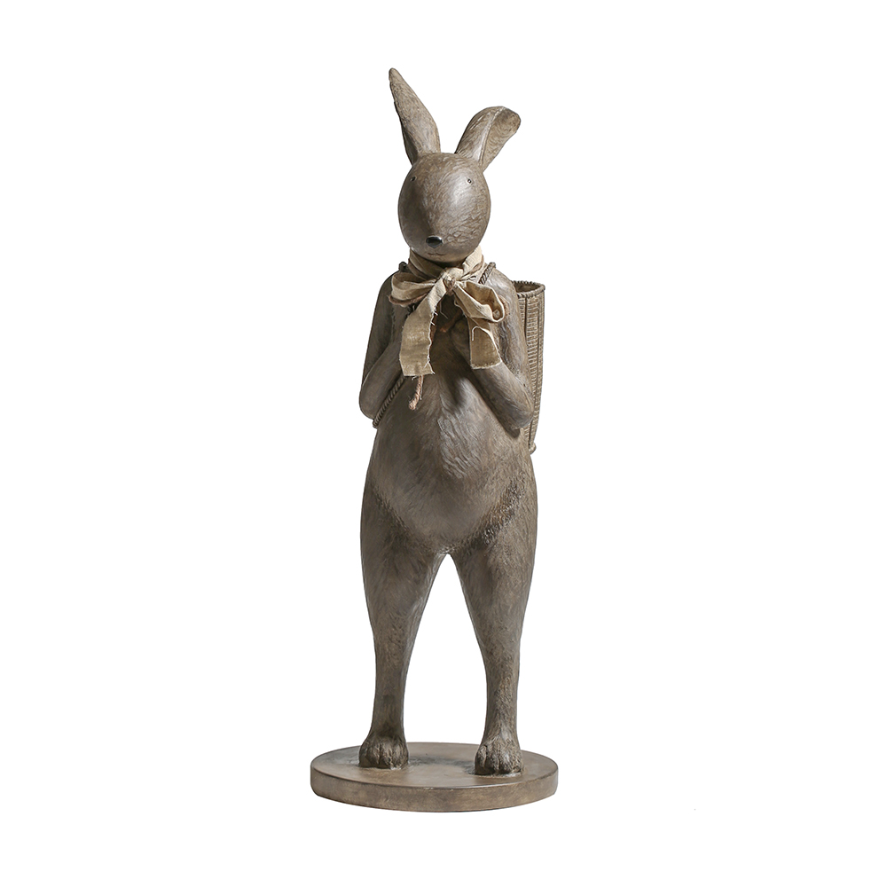 Статуя "Кролик с корзиной"  в Москве